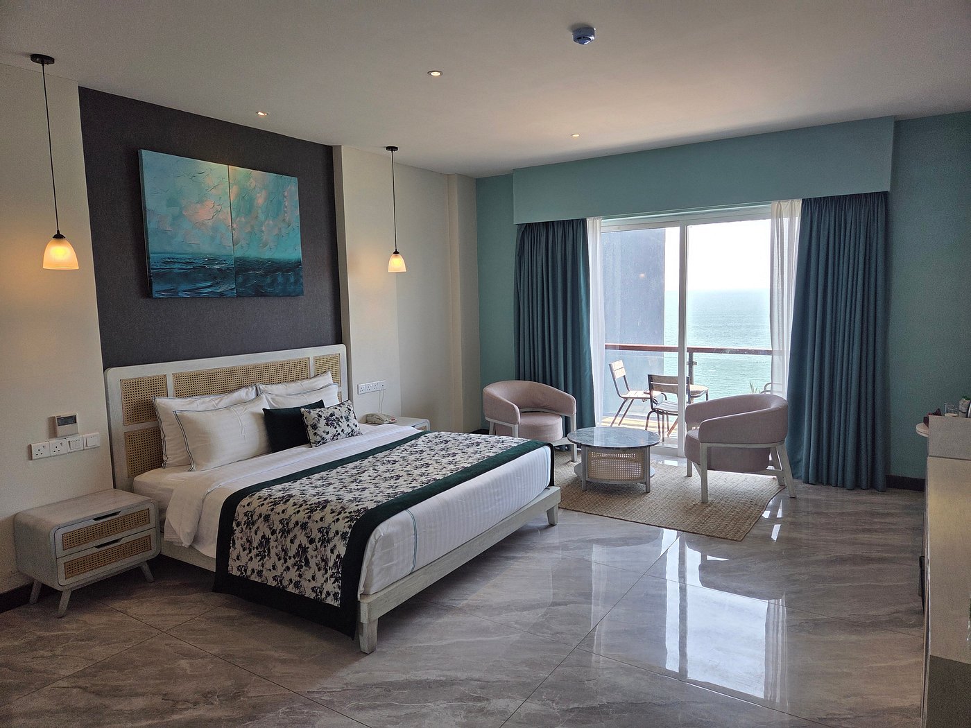 Earl's Regent Hotel